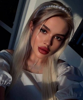 Ты попал в объятья настоящего удовольствия. 🌹 Я креативная, нежная и опытная леди, которая знает, как доставить настоящее наслаждение. Живу в Москве и готова предложить тебе самые разнообразные услуги, чтобы твои фантазии стали реальностью. 💋 Неудержимая страсть и магическая энергия, которую я переношу на каждое наше свидание, оставят в твоей памяти незабываемые воспоминания. Доверься моим рукам и я помогу тебе расслабиться и забыть обо всех проблемах. Отзывы моих постоянных клиентов говорят сами за себя - они всегда остаются довольными и возвращаются ко мне снова и снова. У меня есть фотографии, чтобы ты мог увидеть, насколько я прекрасна. 📷 Не теряй время и звони мне, и мы станем главными героями самого яркого приключения в Москве. Я жду тебя...💫 Яноечка