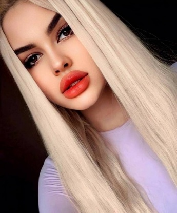 Ты попал в объятья настоящего удовольствия. 🌹 Я креативная, нежная и опытная леди, которая знает, как доставить настоящее наслаждение. Живу в Москве и готова предложить тебе самые разнообразные услуги, чтобы твои фантазии стали реальностью. 💋 Неудержимая страсть и магическая энергия, которую я переношу на каждое наше свидание, оставят в твоей памяти незабываемые воспоминания. Доверься моим рукам и я помогу тебе расслабиться и забыть обо всех проблемах. Отзывы моих постоянных клиентов говорят сами за себя - они всегда остаются довольными и возвращаются ко мне снова и снова. У меня есть фотографии, чтобы ты мог увидеть, насколько я прекрасна. 📷 Не теряй время и звони мне, и мы станем главными героями самого яркого приключения в Москве. Я жду тебя...💫 Яноечка
